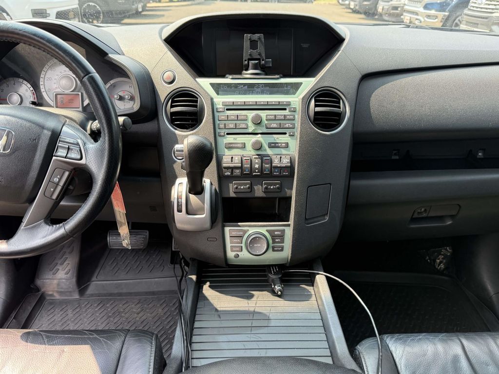 Used 2011 Black Honda Touring image 19