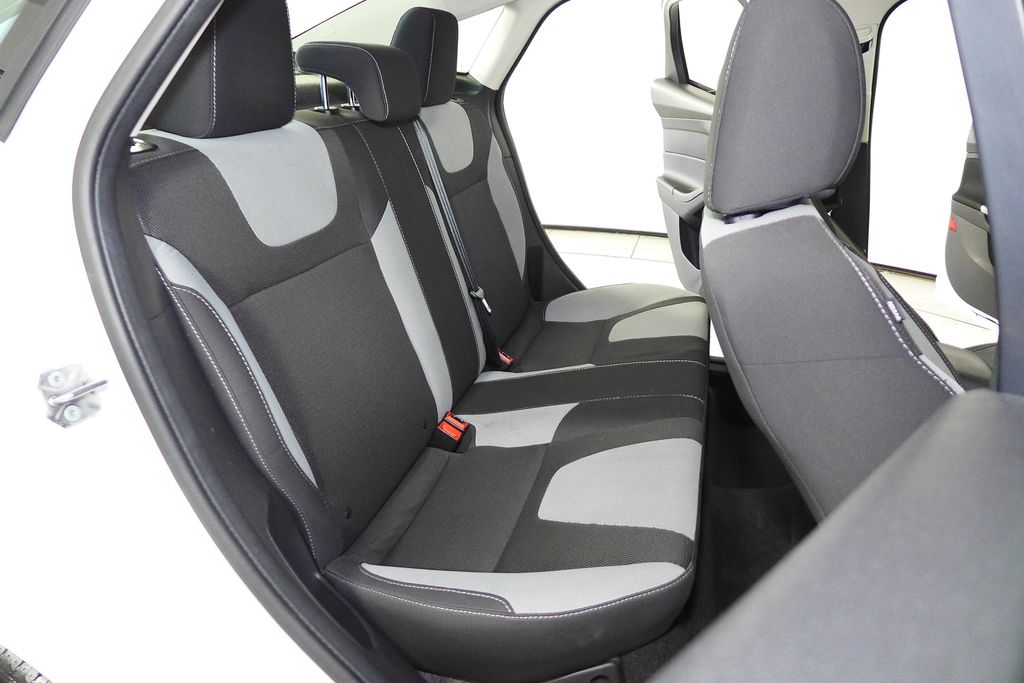 Thumbnail: 2012 Ford Focus - 19