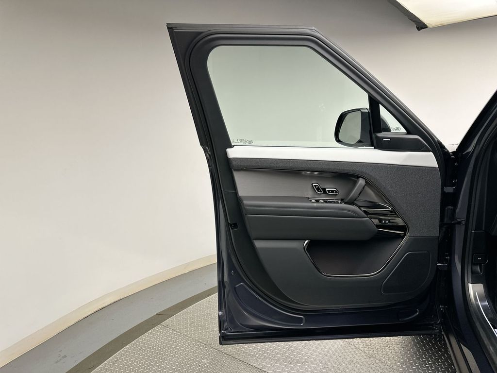 Thumbnail: 2026 Land Rover Range Rover Sport - 17