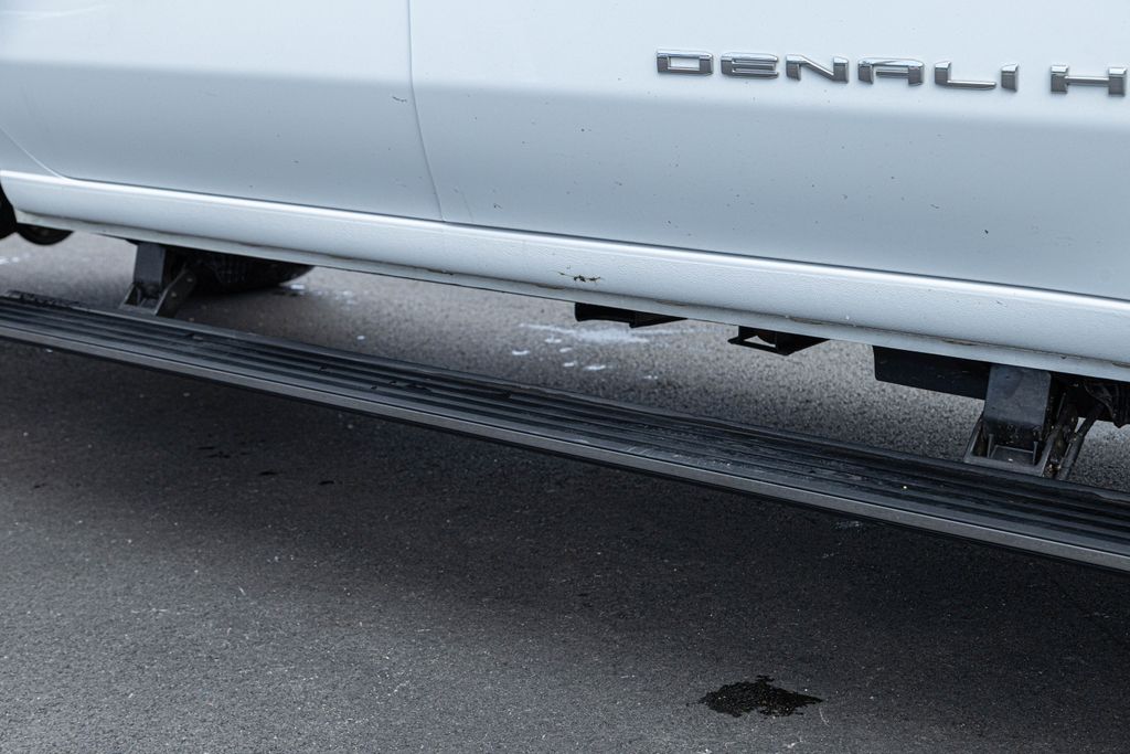 Used 2025 White GMC Denali Ultimate image 16