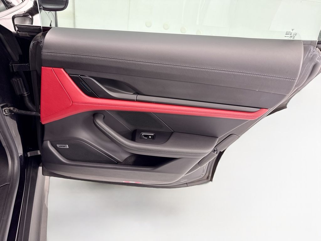 Thumbnail: 2022 Porsche Taycan - 27