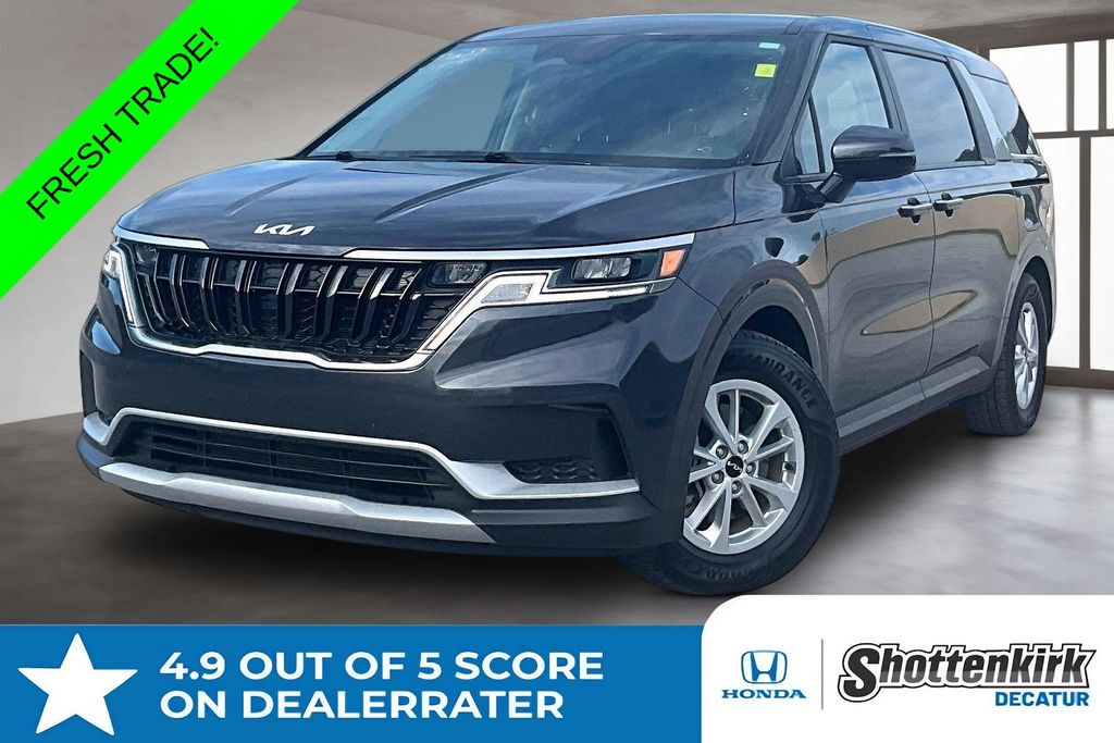 2024 Kia Sedona LX's photo