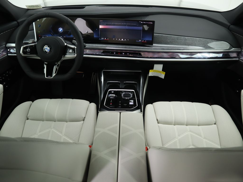 Thumbnail: 2025 BMW 7 Series - 13