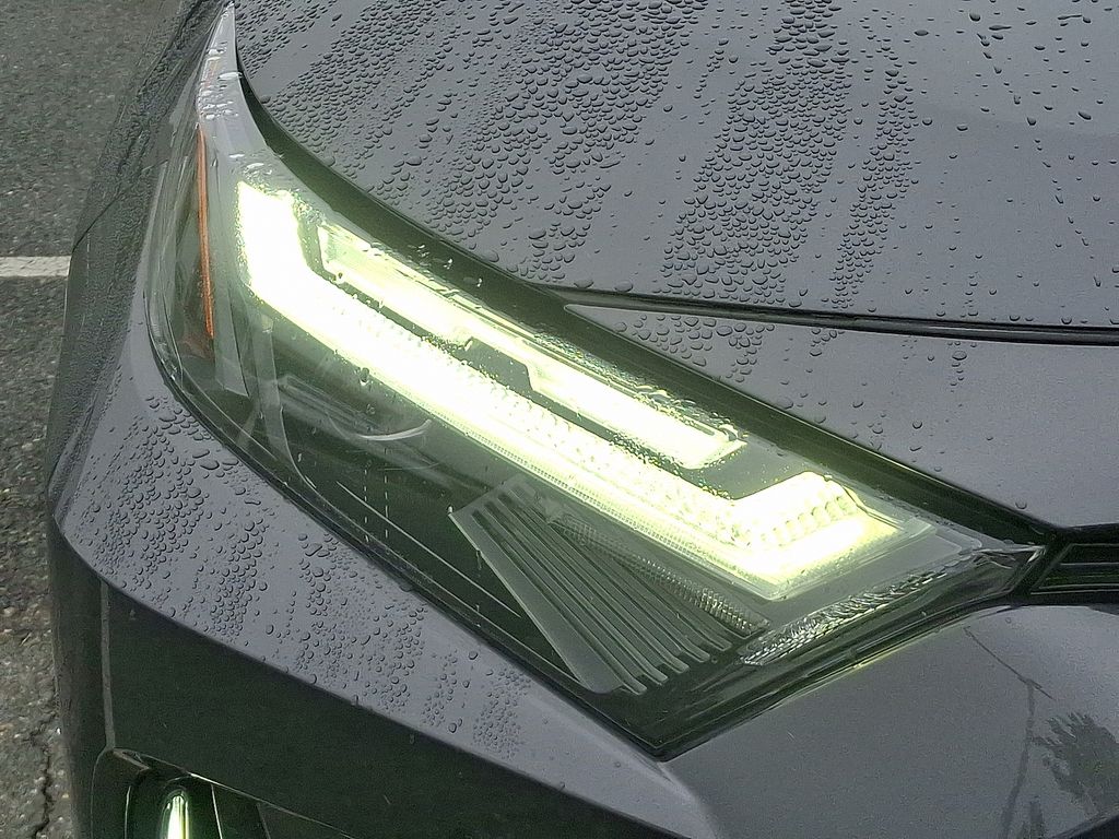 2024 Toyota RAV4 XSE 9