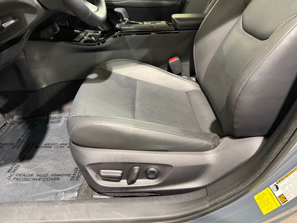 Thumbnail: 2024 Toyota Prius - 14