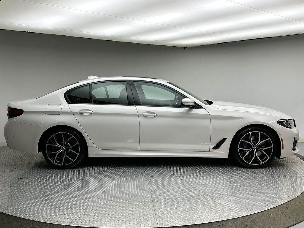 Thumbnail: 2022 BMW 5 Series - 3