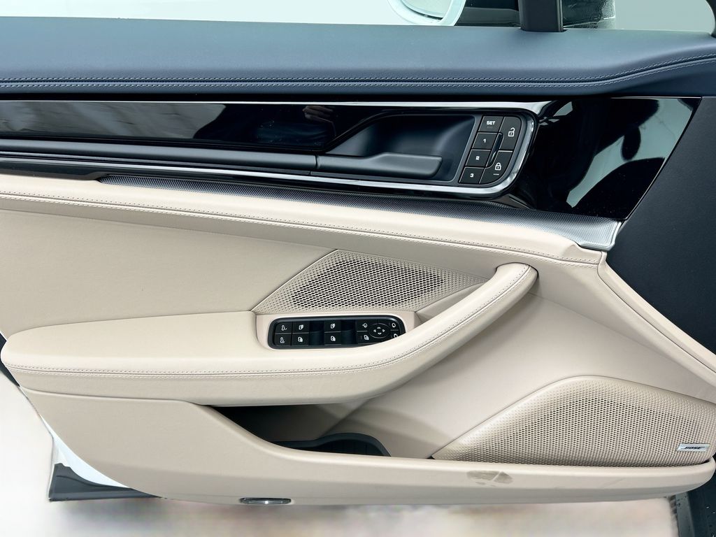 Thumbnail: 2026 Porsche Panamera - 25