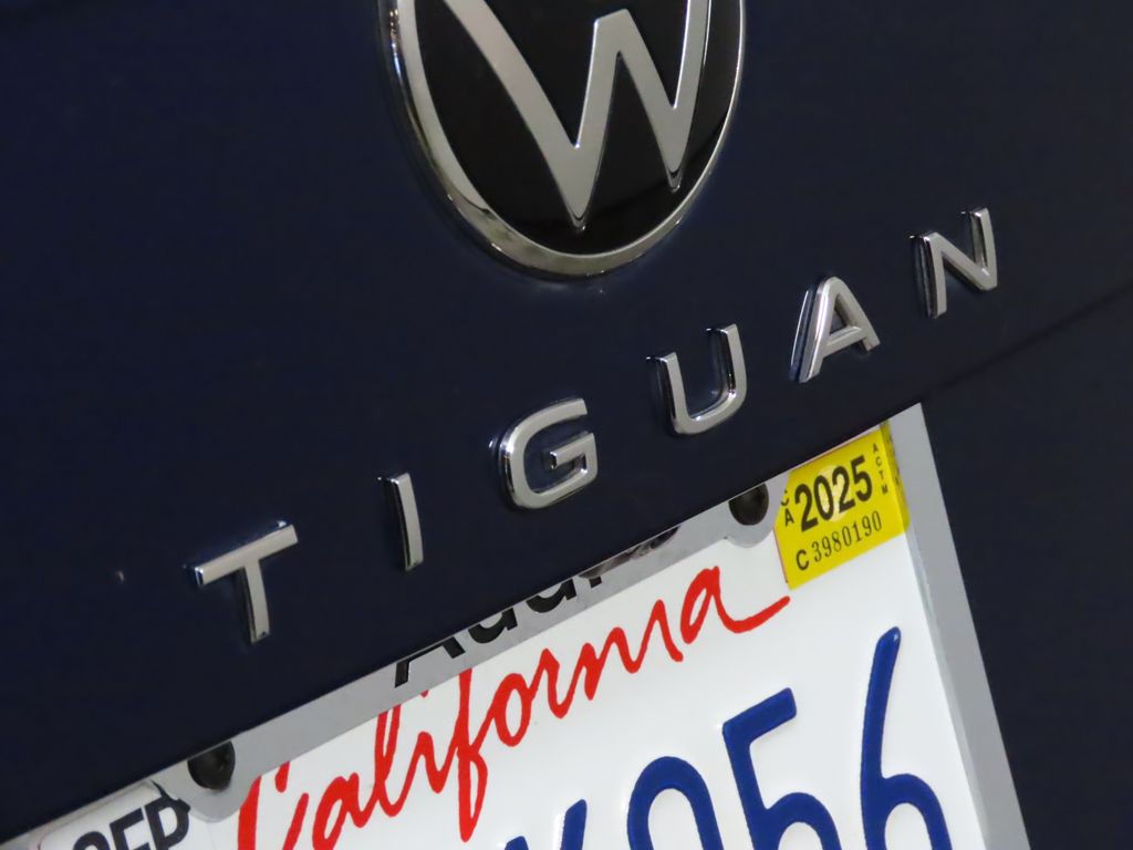 Thumbnail: 2022 Volkswagen Tiguan - 9