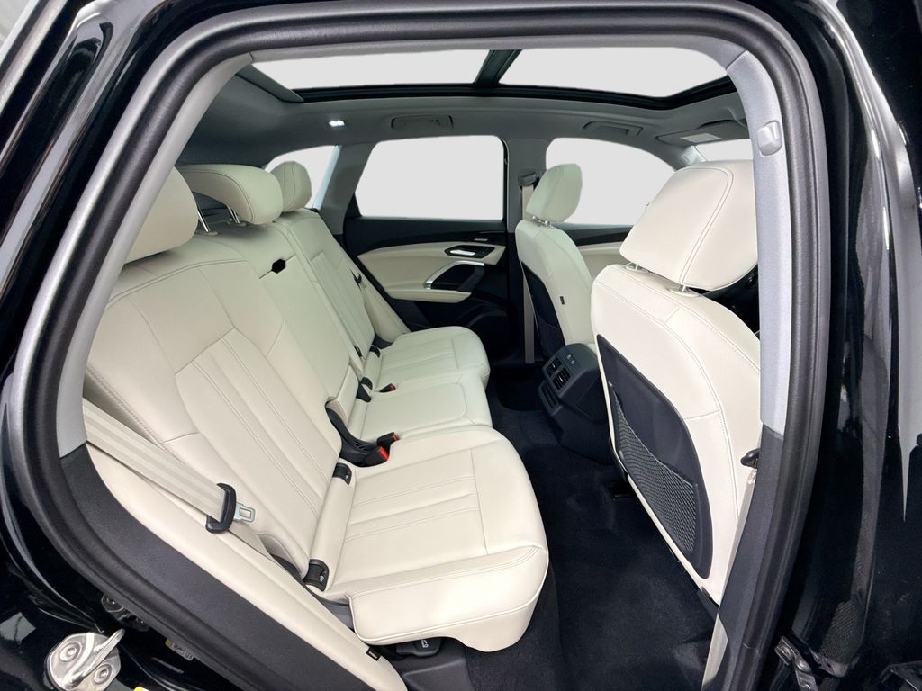 Thumbnail: 2025 Audi Q5 - 21