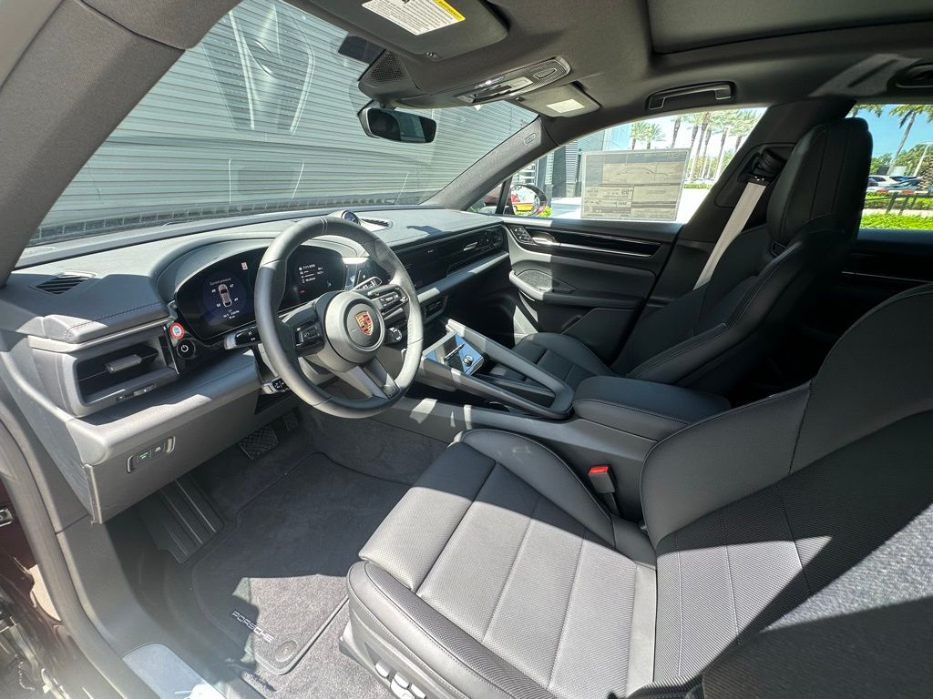 Thumbnail: 2025 Porsche Macan - 4