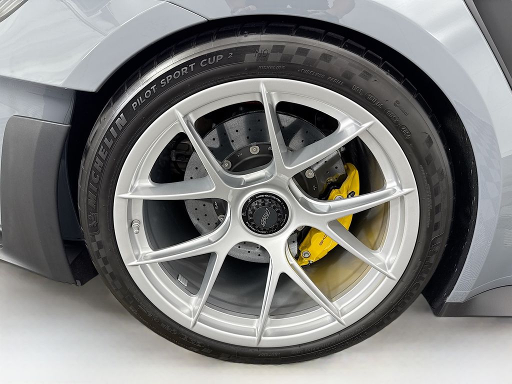 Thumbnail: 2025 Porsche 911 - 29