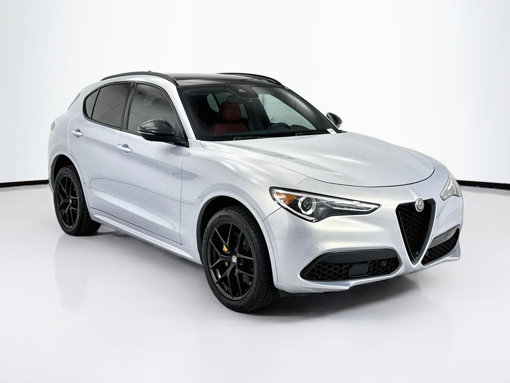 Thumbnail: 2021 Alfa Romeo Stelvio - 3