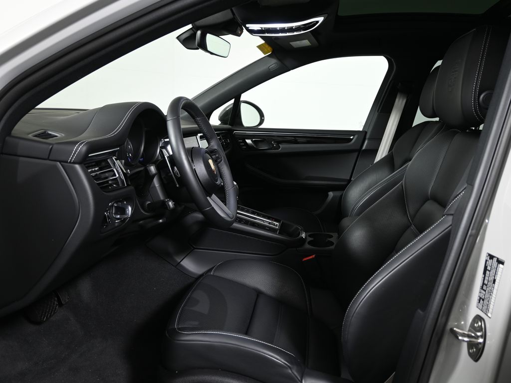 Thumbnail: 2025 Porsche Macan - 5