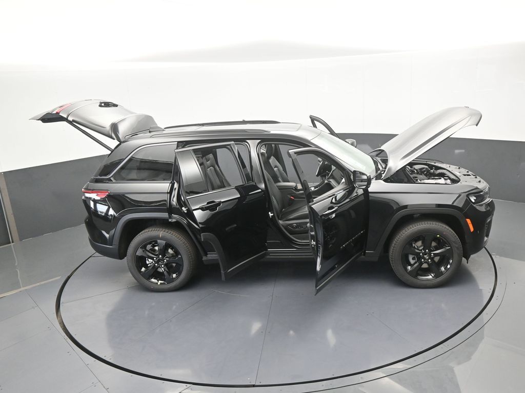 New 2026 Diamond Black Crystal Pearlcoat Jeep Limited image 55