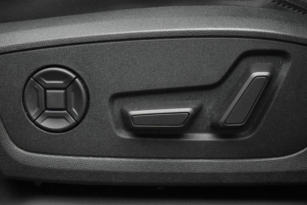 Thumbnail: 2023 Audi Q3 - 16