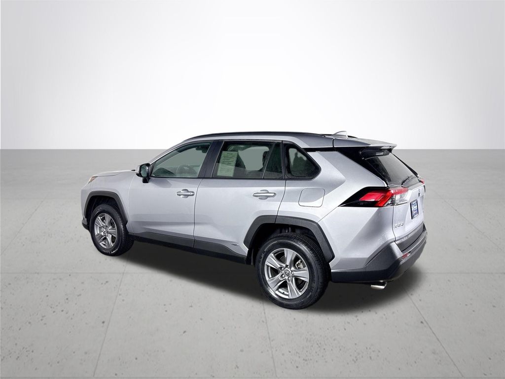 2022 Toyota RAV4 Hybrid XLE