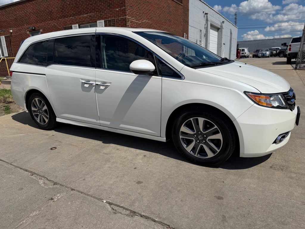 2017 Honda Odyssey Touring - Image 4