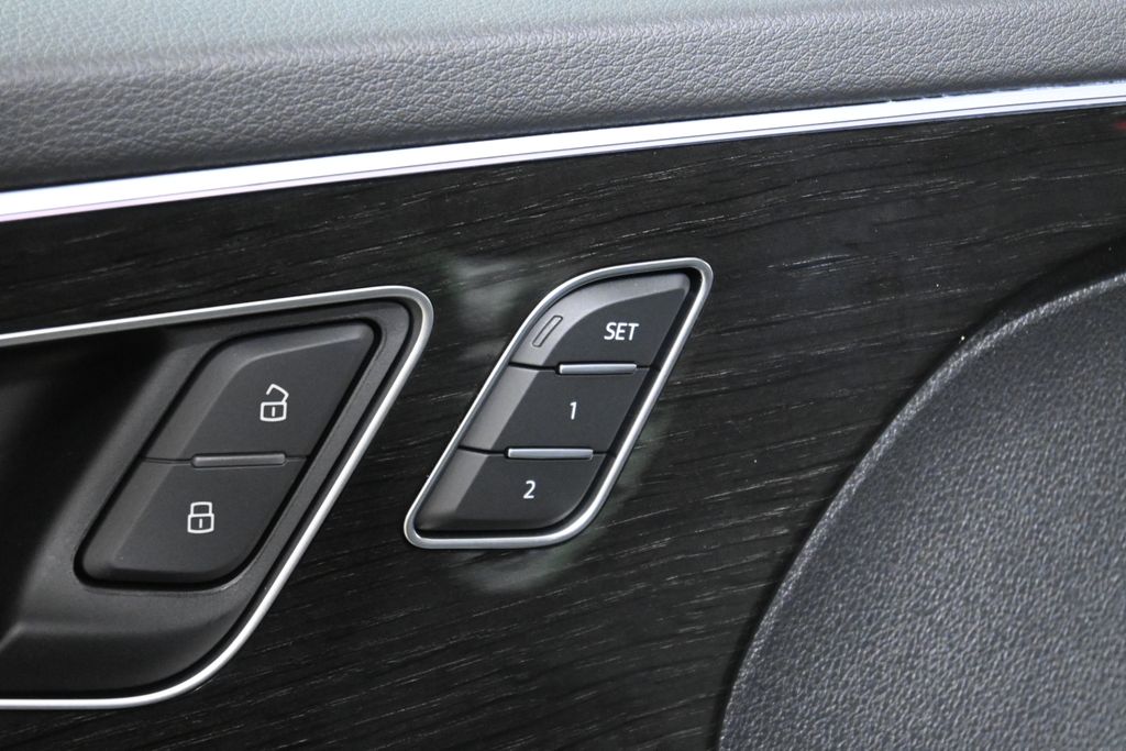 Thumbnail: 2026 Audi Q8 - 24