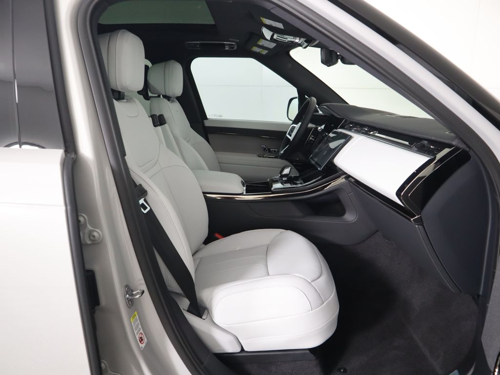 Thumbnail: 2025 Land Rover Range Rover Sport - 22