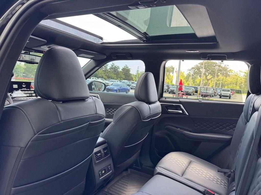 2025 Mitsubishi Outlander PHEV SEL photo 14