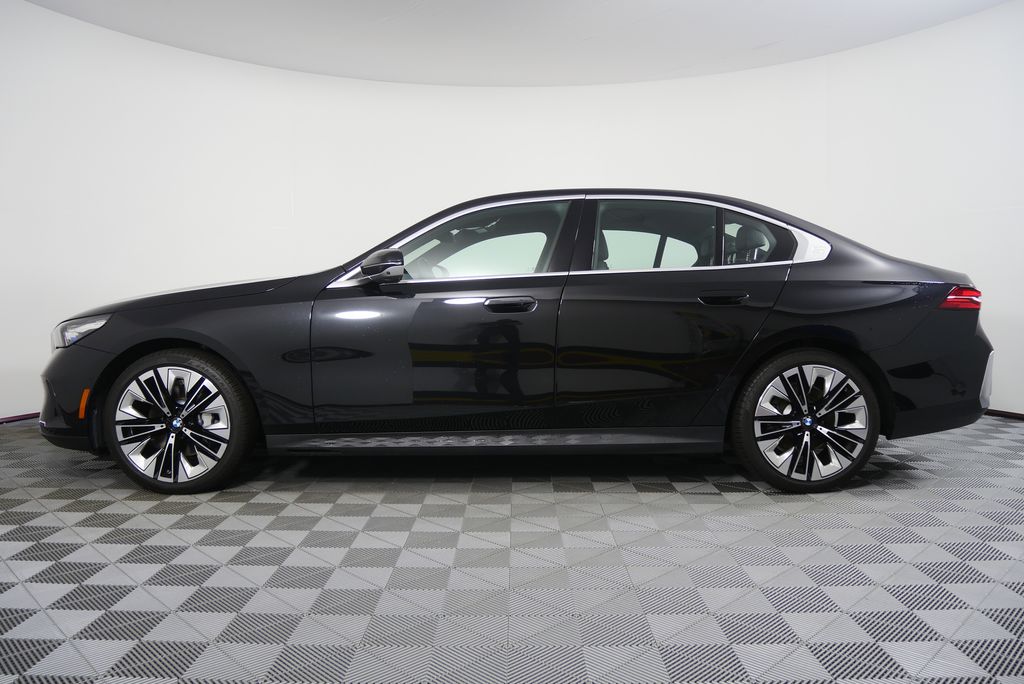 Thumbnail: 2024 BMW 5 Series - 6