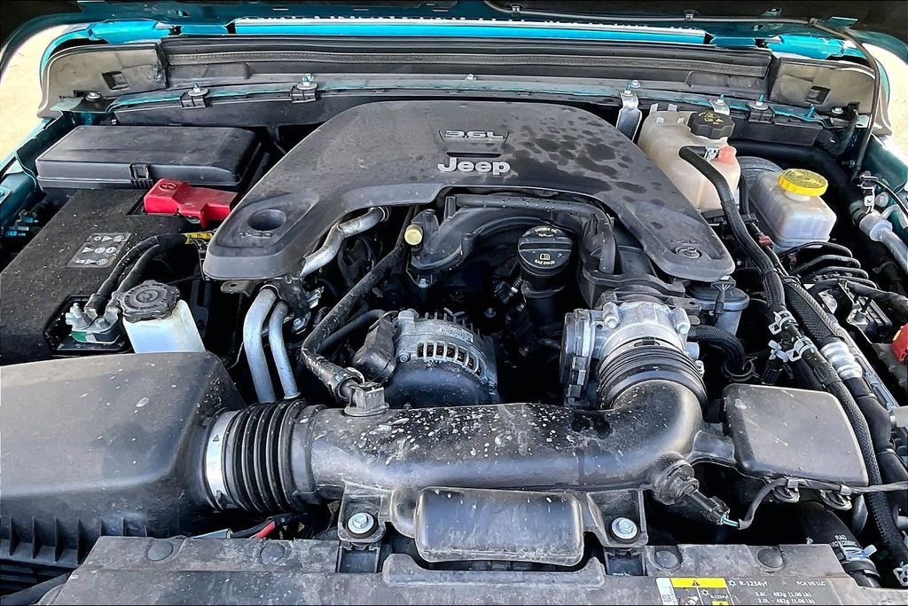 Used 2020 Teal Jeep Unlimited Sport image 9