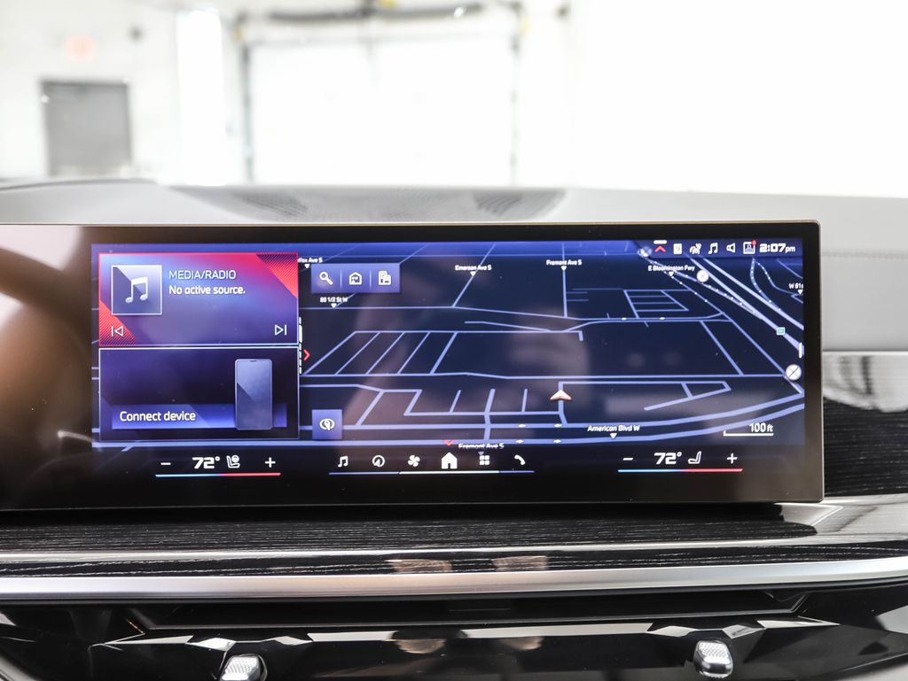 Thumbnail: 2026 BMW X7 - 15
