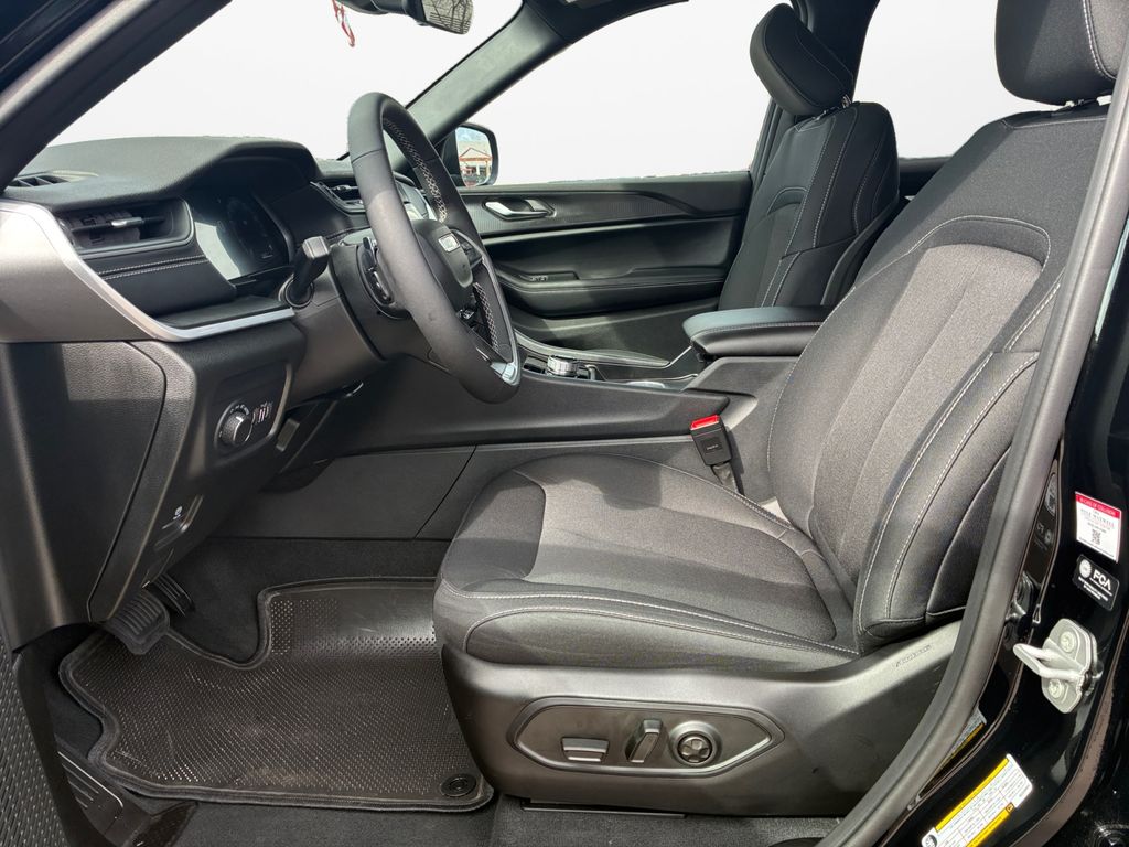 New Car 2025 Jeep Grand Cherokee  Laredo X For Sale Under $40,000 In Austin, Texas