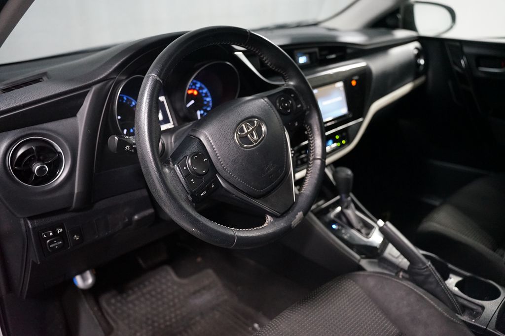 Thumbnail: 2017 Toyota Corolla iM - 6