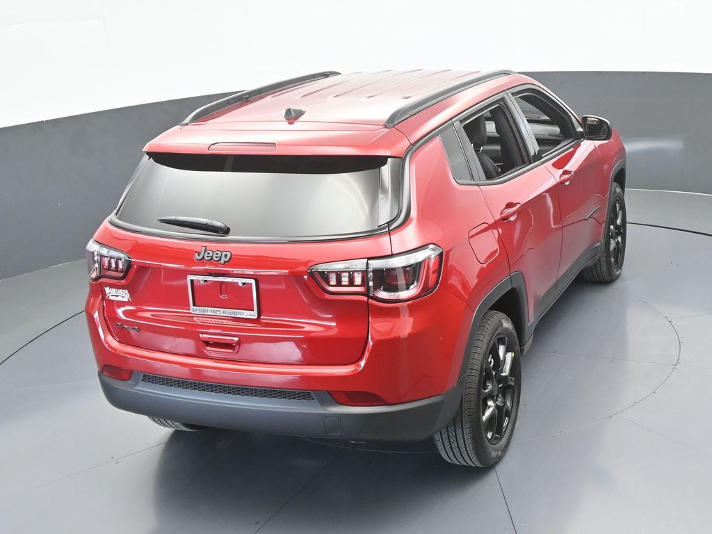 New 2026 Red Hot Pearlcoat Jeep Latitude image 43