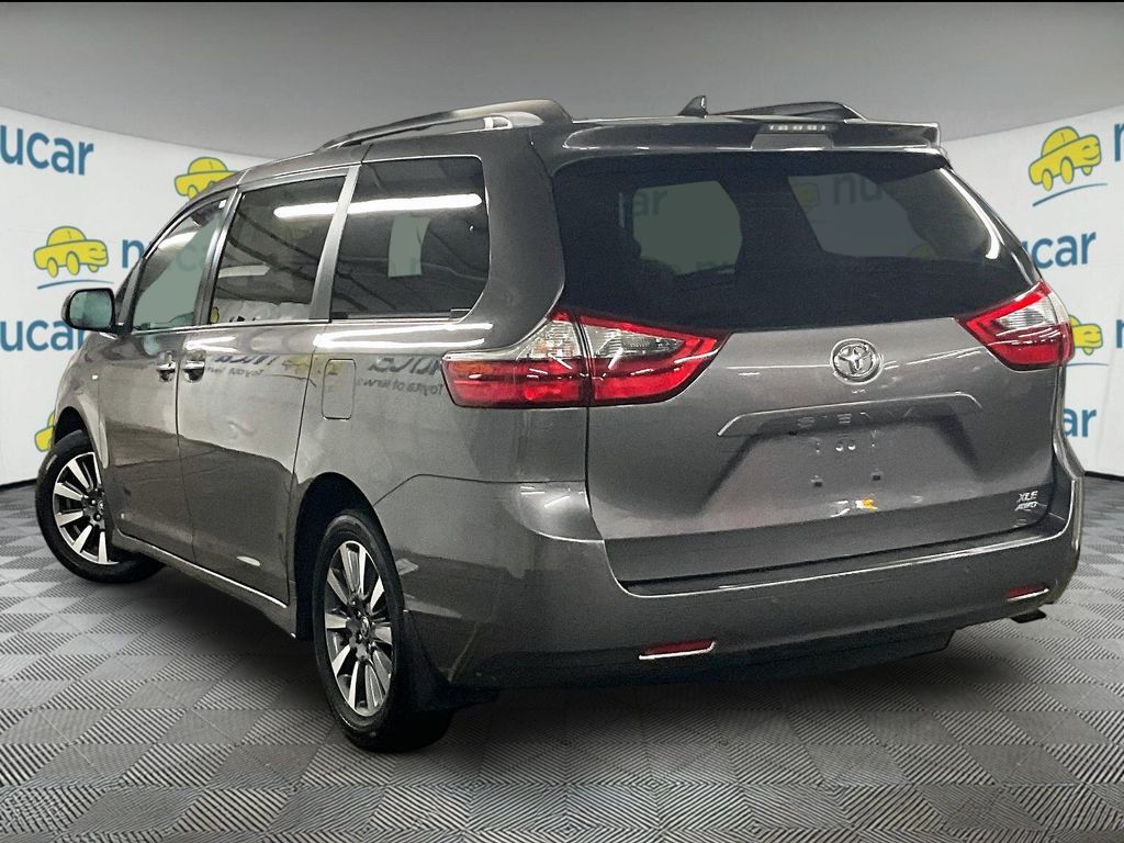 2020 Toyota Sienna — photo 4