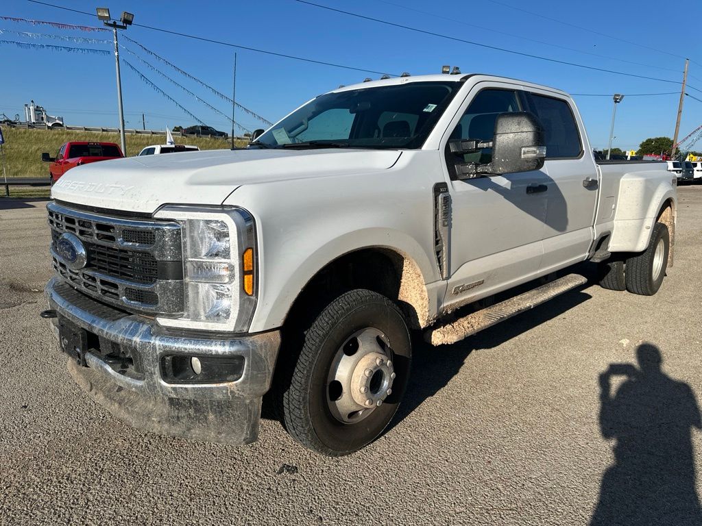 Oxford White 2026 Ford F-350 Super Duty Pickup Truck Four-Wheel Drive Automatic