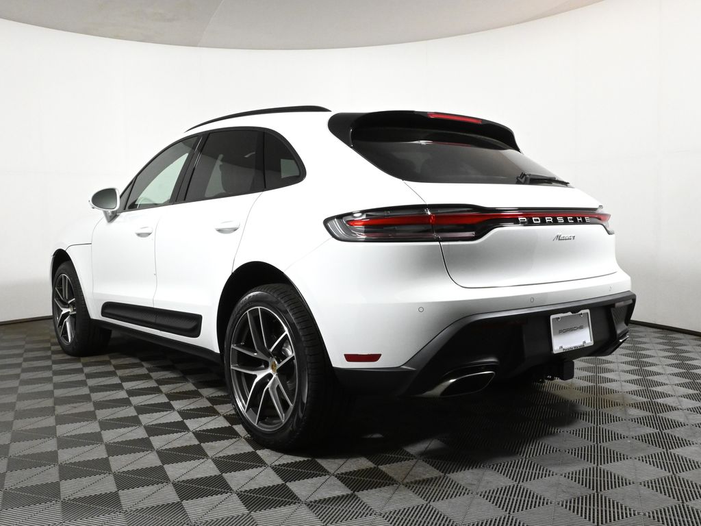 Thumbnail: 2025 Porsche Macan - 3