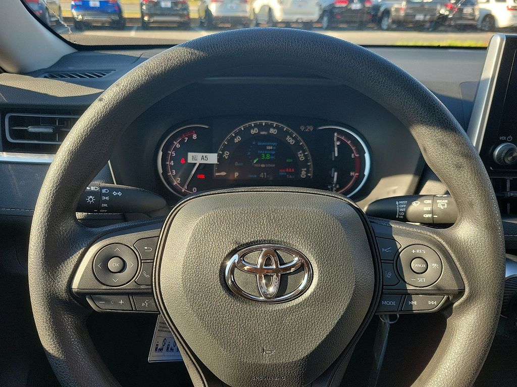 Thumbnail: 2025 Toyota RAV4 - 9
