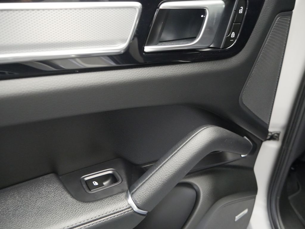 Thumbnail: 2023 Porsche Cayenne - 19