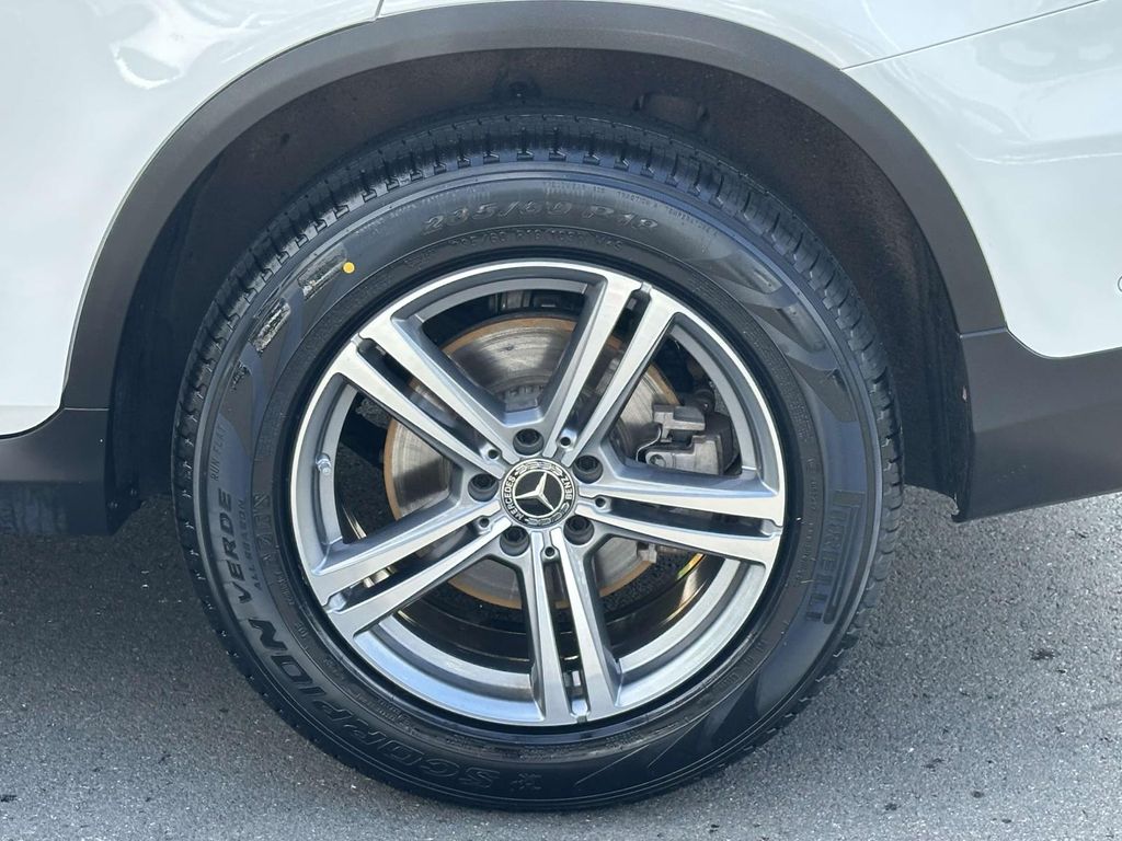 2021 Mercedes-Benz GLC 300 7