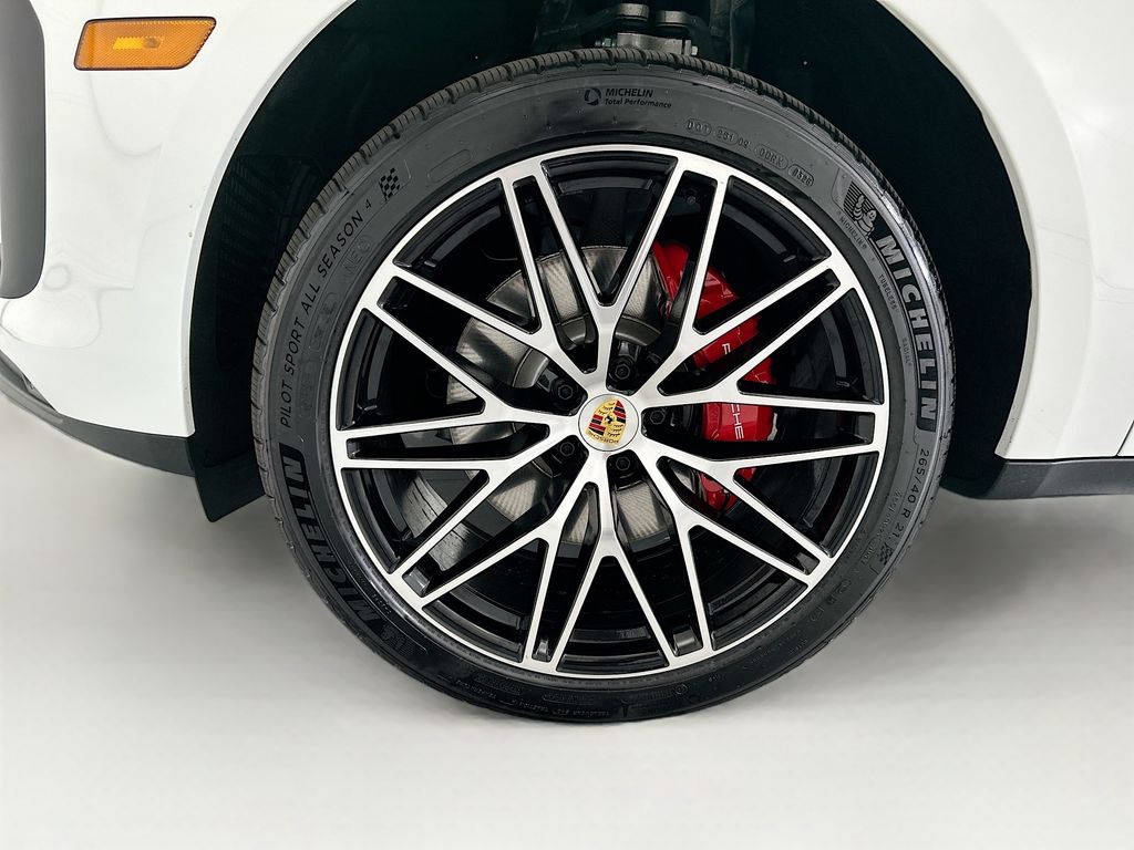 Thumbnail: 2026 Porsche Macan - 30