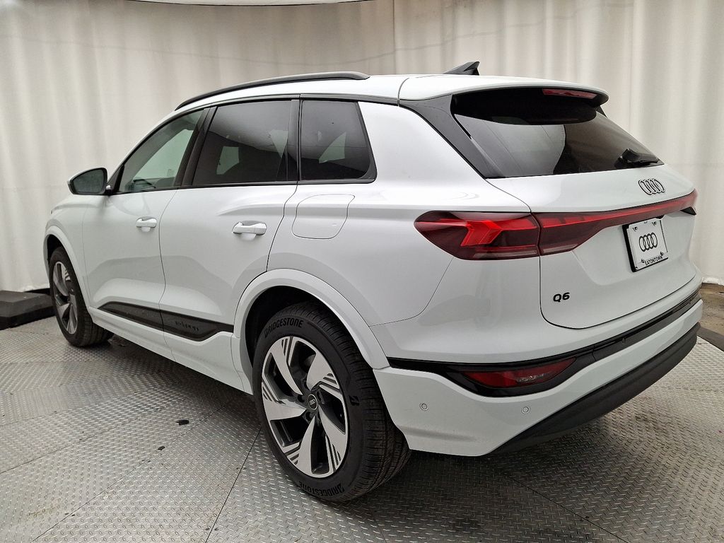 2025 Audi e-tron Premium 4