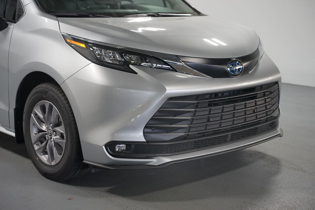 Thumbnail: 2025 Toyota Sienna - 4