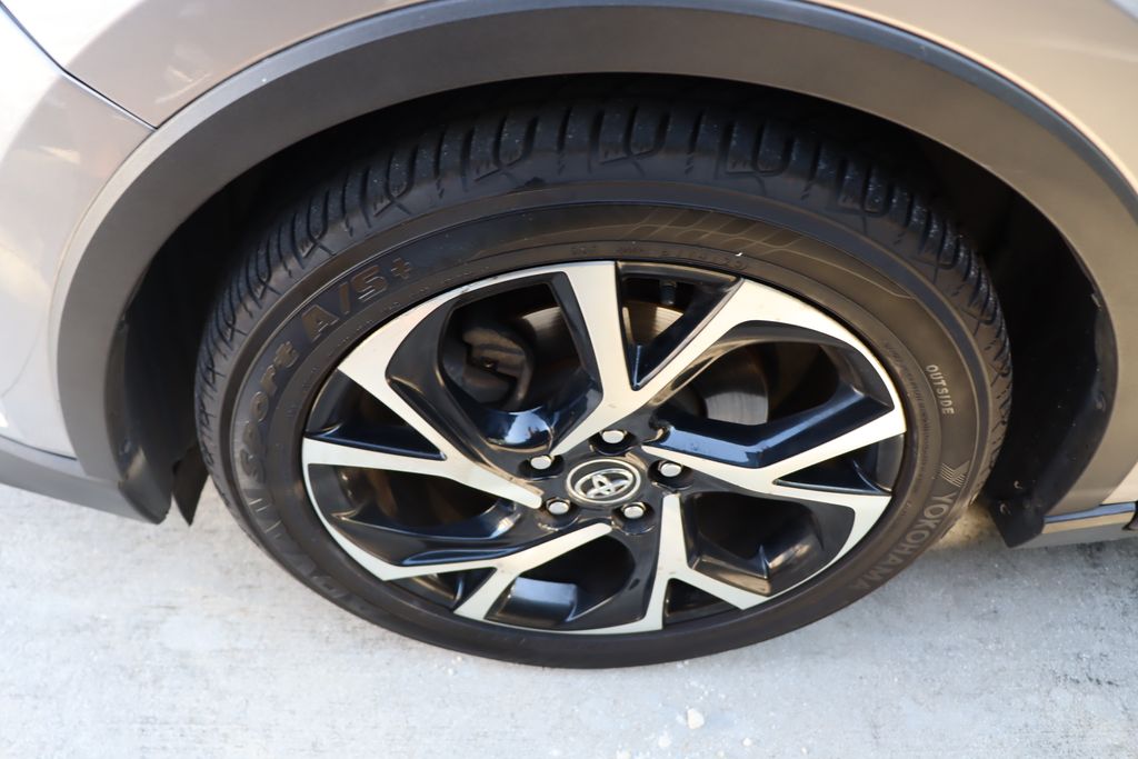 2018 Toyota C-HR XLE 4