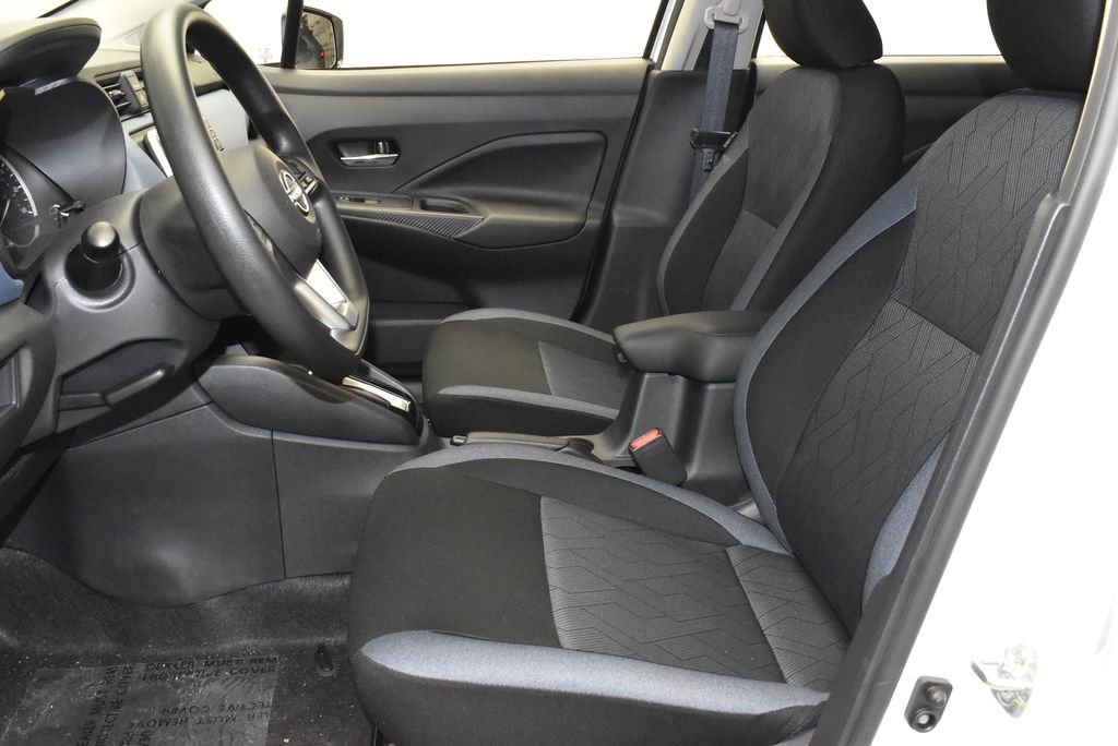2025 Nissan Versa 1.6 SV 12