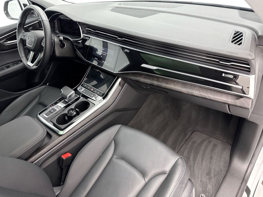 Thumbnail: 2023 Audi Q8 - 16