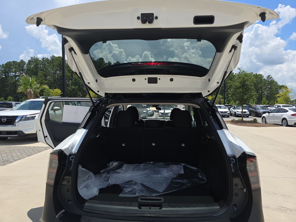 2025 Aspen White Tricoat/Super Black Nissan Kicks SV FWD SUV
