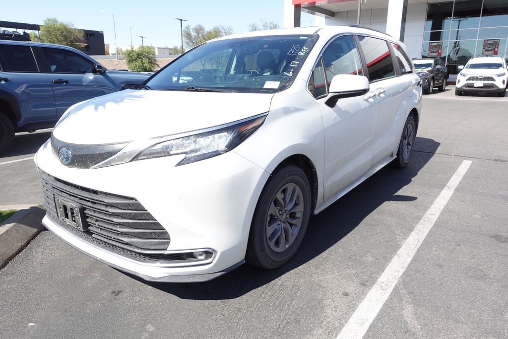 2023 Toyota Sienna XLE