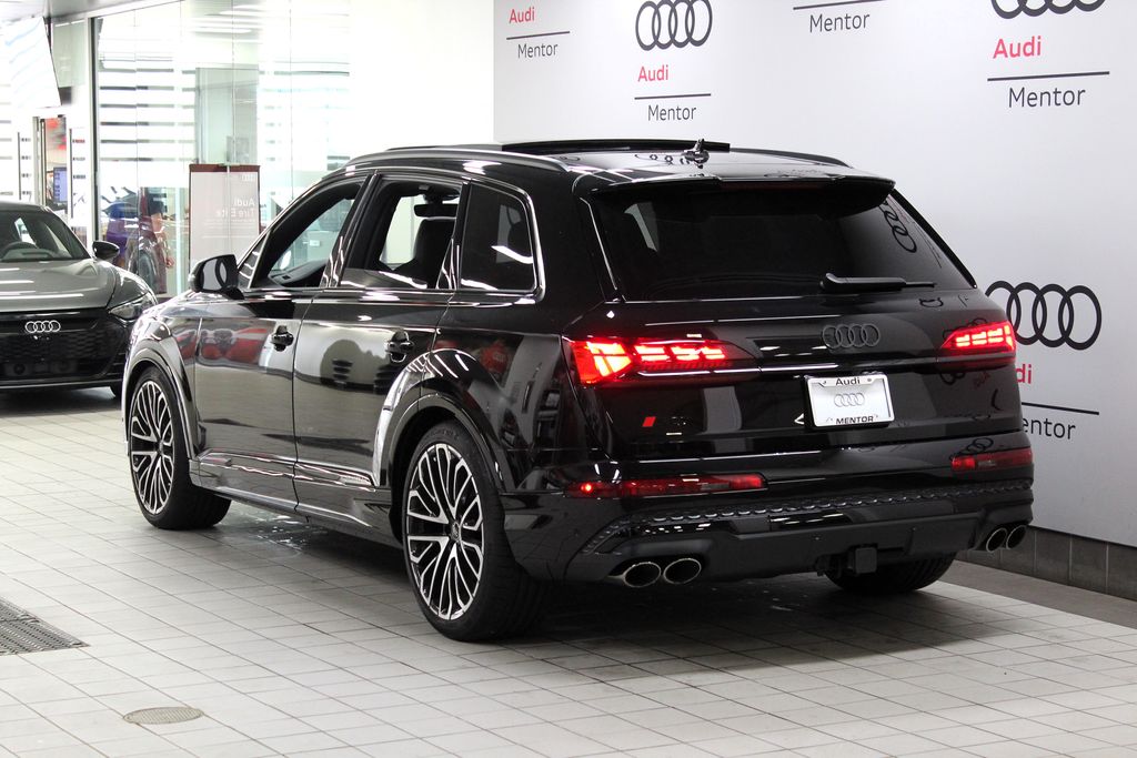 2025 Audi SQ7  4