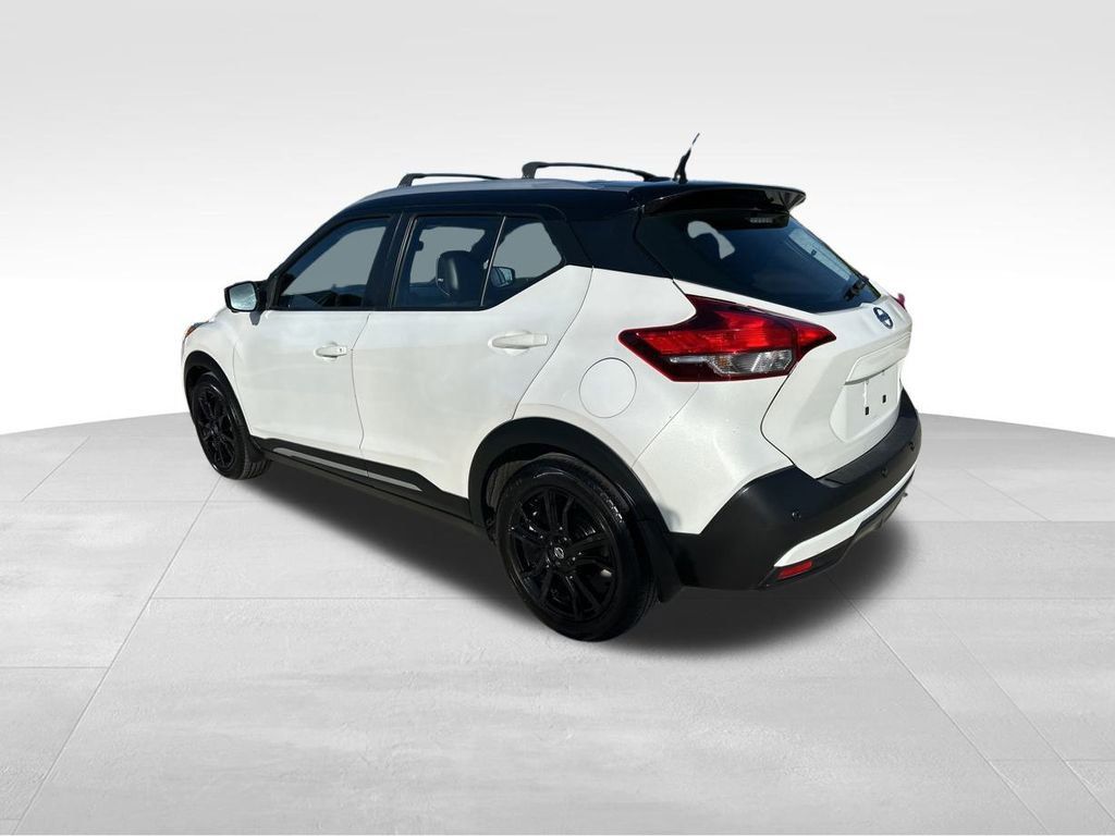 2020 Aspen White/Super Black Nissan Kicks SR FWD SUV