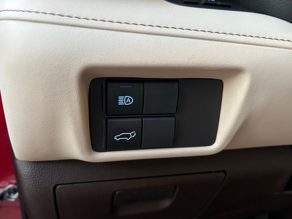 Thumbnail: 2022 Toyota Highlander - 19