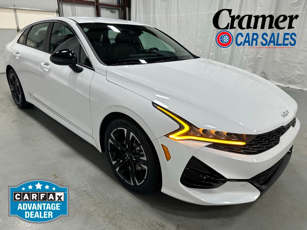 Glacial White Pearl 2022 Kia K5 Sedan Front-Wheel Drive 8-Speed Automatic