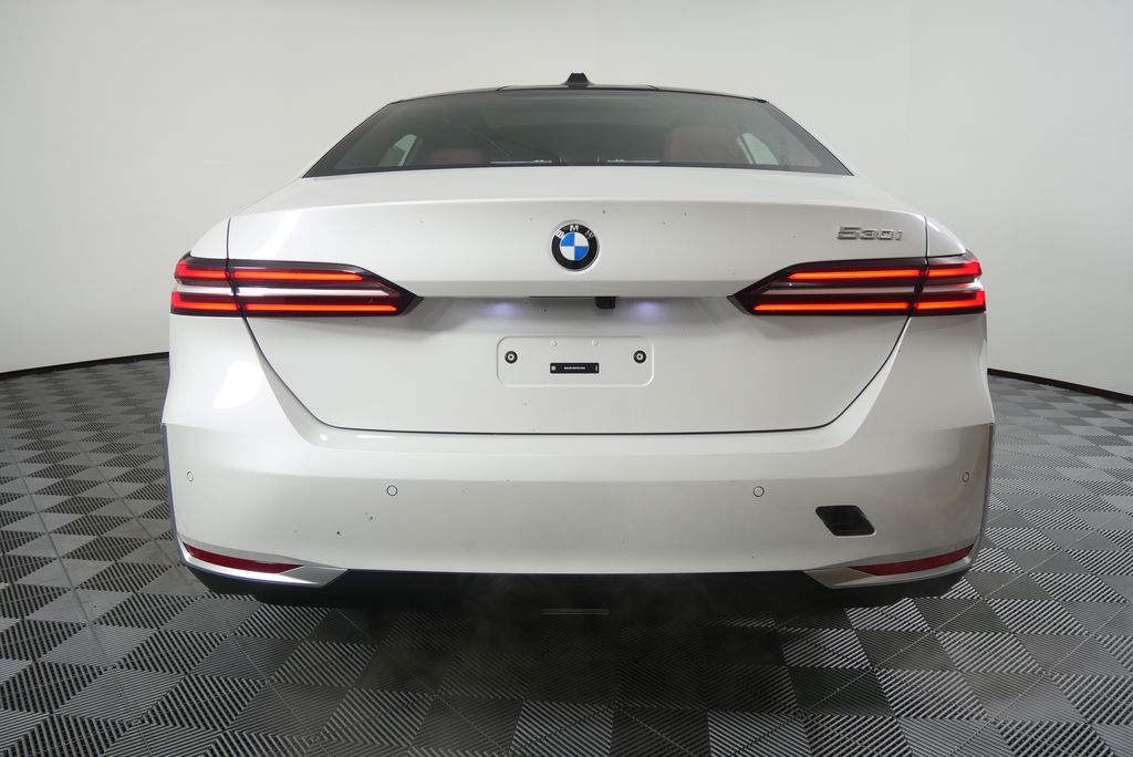 Thumbnail: 2026 BMW 5 Series - 4