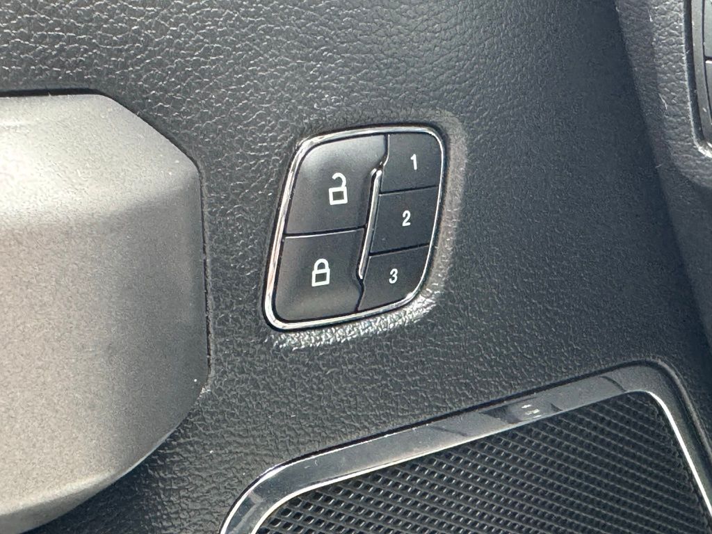 2016 Ford F-150 Platinum photo